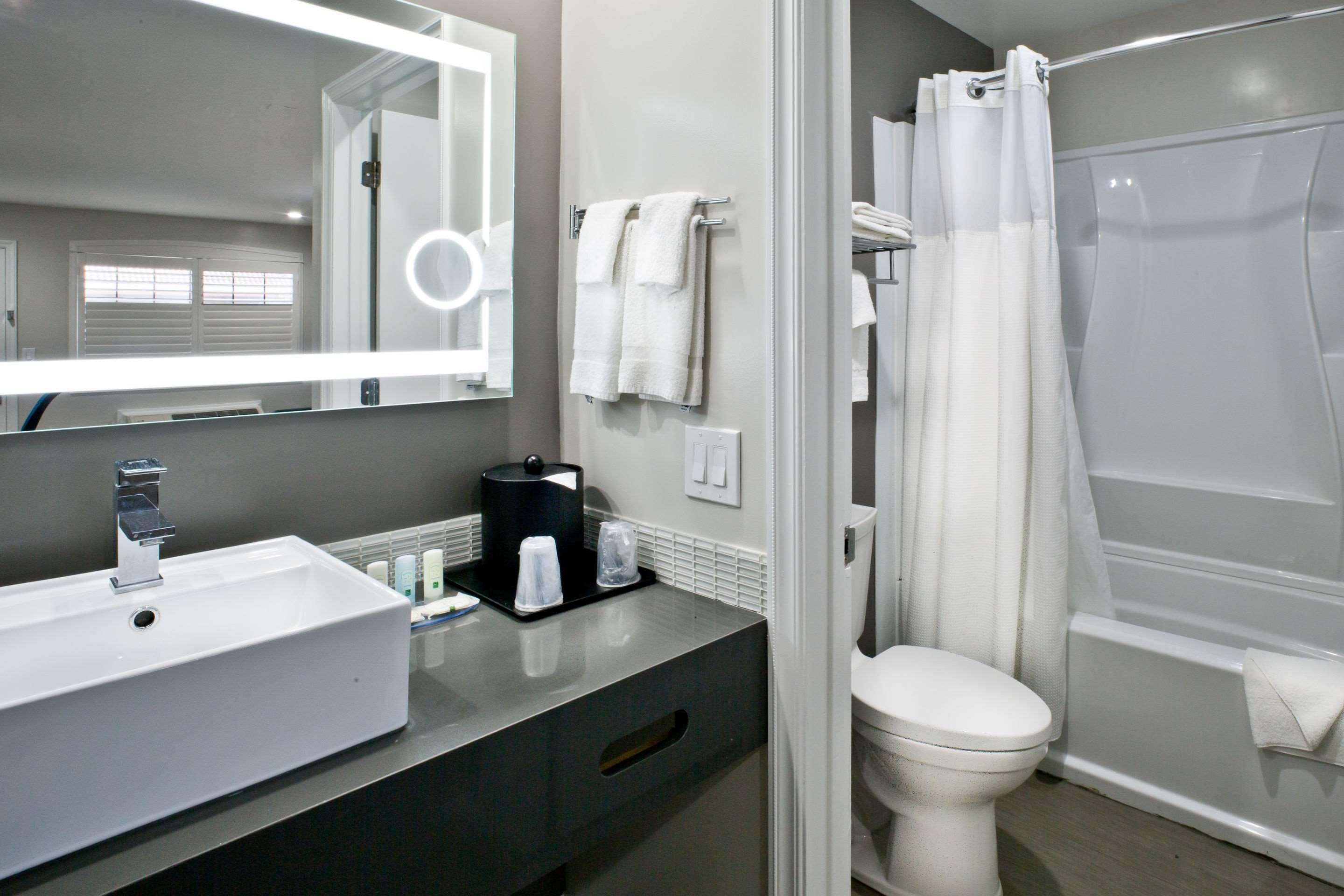 Bay Area Inn & Suites Hayward Bagian luar foto
